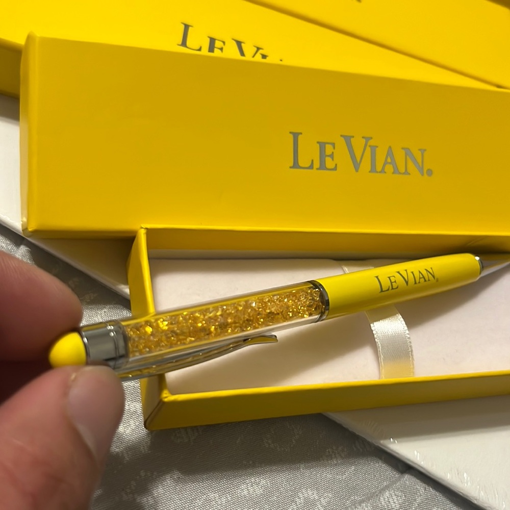 Levi an pen